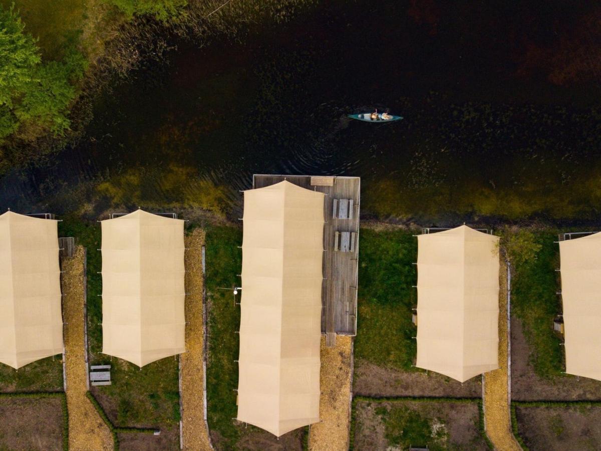 Combined Tents With Kitchen And Bathroom Located Near A Pond Bant Exterior photo