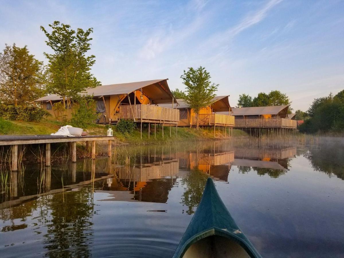 Combined Tents With Kitchen And Bathroom Located Near A Pond Bant Exterior photo