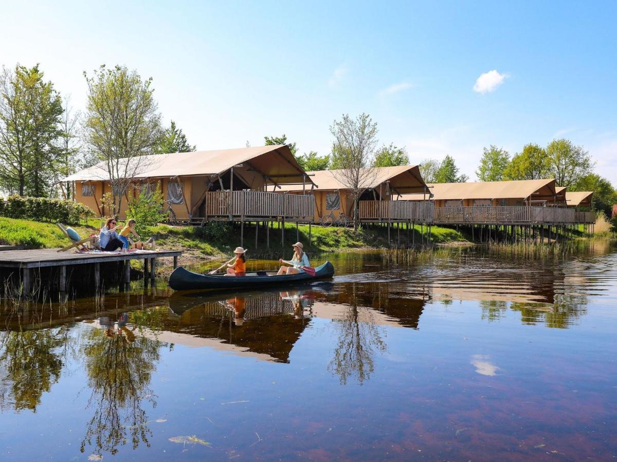 Combined Tents With Kitchen And Bathroom Located Near A Pond Bant Exterior photo