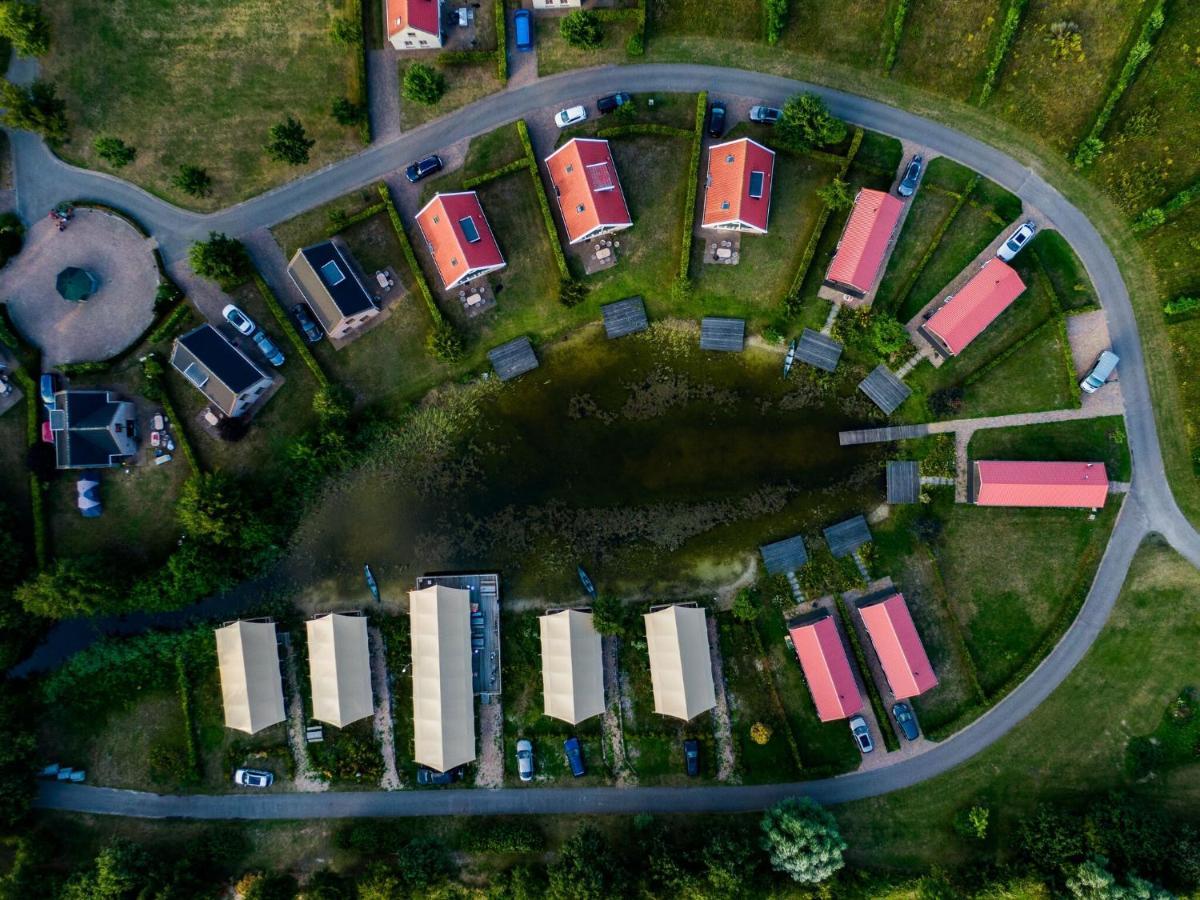 Combined Tents With Kitchen And Bathroom Located Near A Pond Bant Exterior photo