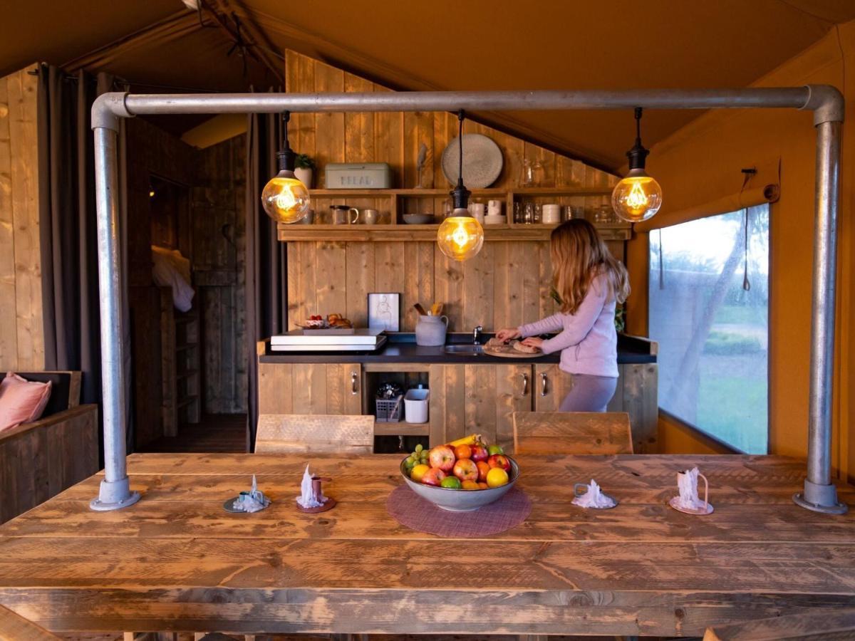 Combined Tents With Kitchen And Bathroom Located Near A Pond Bant Exterior photo